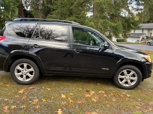 Used 2011 Toyota RAV4 Limited image 15