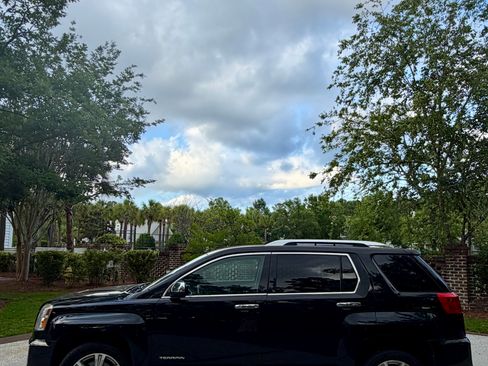 Used 2017 GMC Terrain SLT AWD/4WD image 6