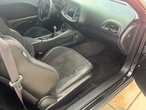 Used 2016 Dodge Challenger SRT Hellcat image 9