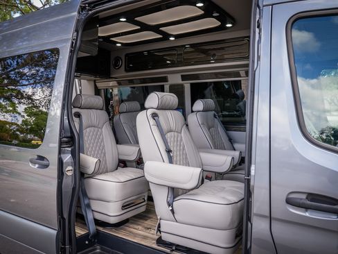 Used 2022 Mercedes-Benz Sprinter 2500 image 12