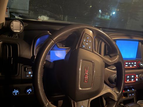 Used 2016 GMC Canyon SLE w/ All Terrain Package AWD/4WD image 12