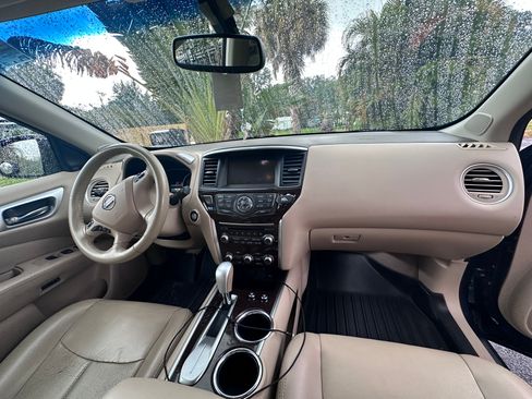 Used 2015 Nissan Pathfinder Platinum w/ Family Entertainment Package image 8