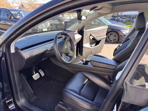 Used 2021 Tesla Model Y Performance image 17