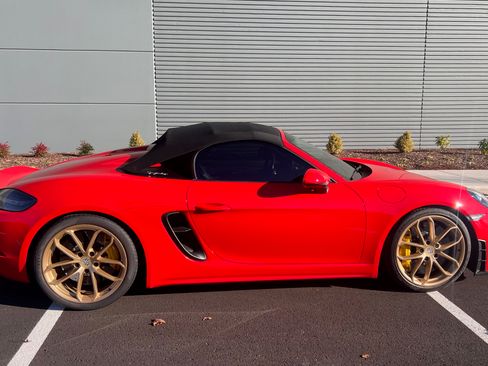 Used 2021 Porsche 718 Boxster Spyder image 16