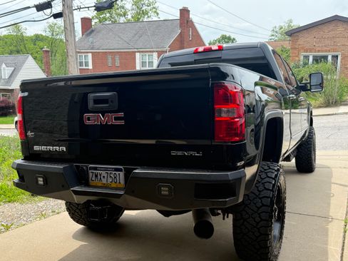 Used 2019 GMC Sierra 2500 Denali w/ Duramax Plus Package image 4