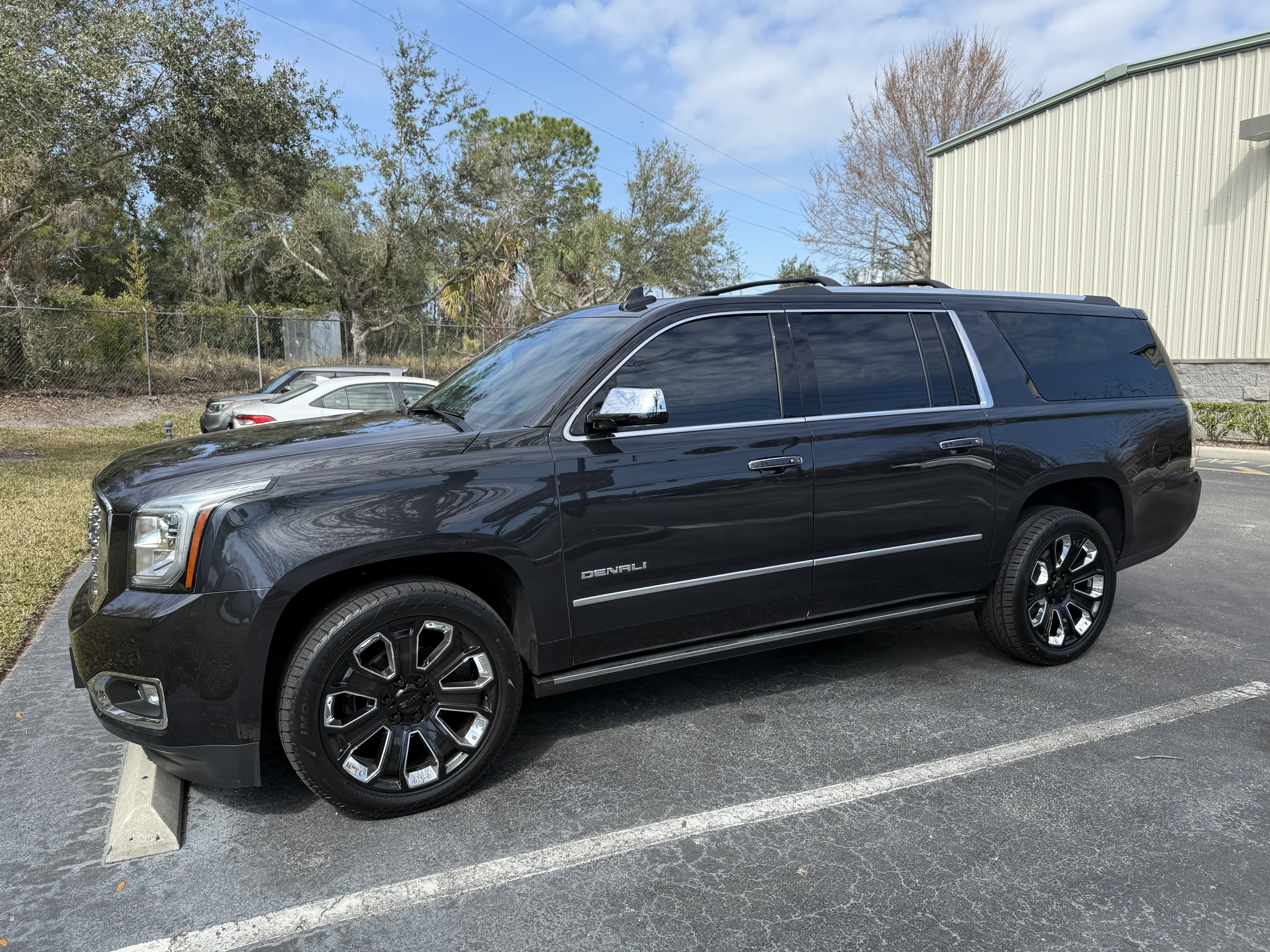 Used 2020 GMC Yukon XL Denali w/ Denali Ultimate Package AWD/4WD image 1
