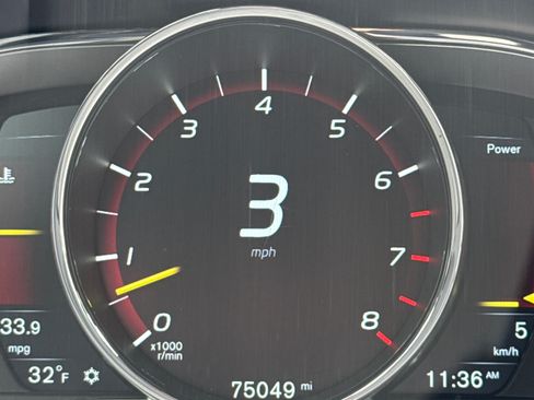 Used 2015 Volvo XC70 T6 w/ Proximity Package image 32