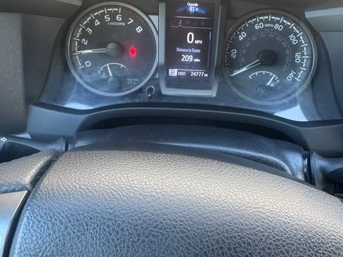Used 2023 Toyota Tacoma TRD Off-Road w/ Technology Package AWD/4WD image 5