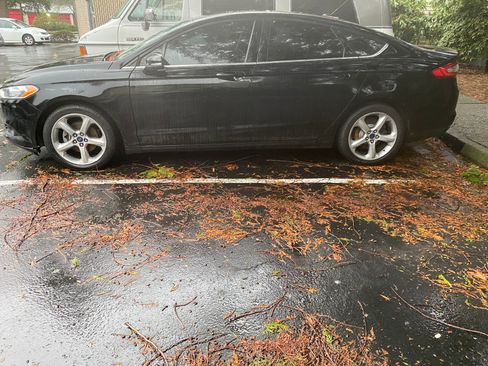 Used 2016 Ford Fusion SE image 2