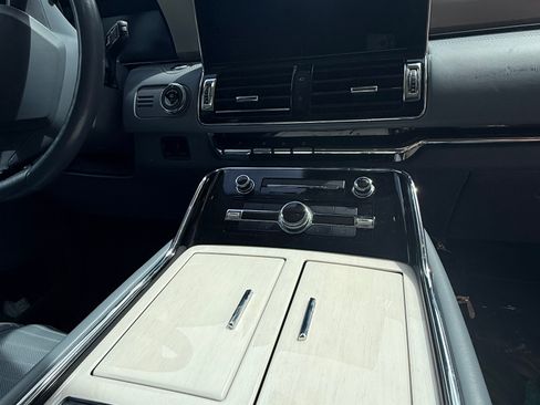 Used 2024 Lincoln Navigator Black Label image 10