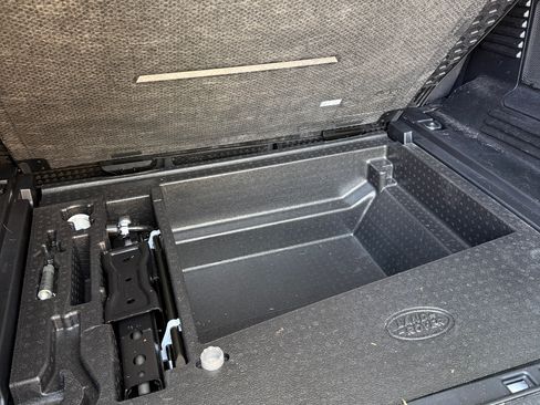 Used 2025 Land Rover Defender 110 V8 image 15