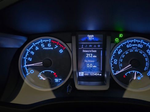 Used 2017 Toyota Tacoma SR5 w/ Tow Package image 19