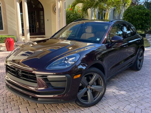Used 2024 Porsche Macan image 1