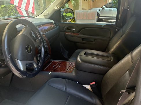 Used 2012 Chevrolet Avalanche LTZ AWD/4WD image 8