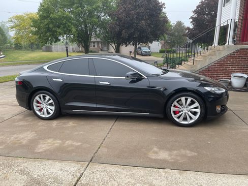 Used 2016 Tesla Model S P90D image 2