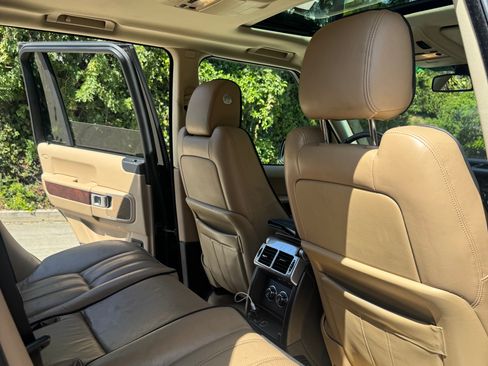 Used 2011 Land Rover Range Rover HSE image 10