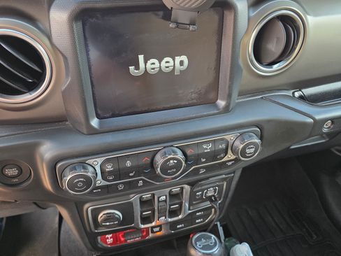 Used 2018 Jeep Wrangler Unlimited Rubicon w/ Dual Top Group image 16