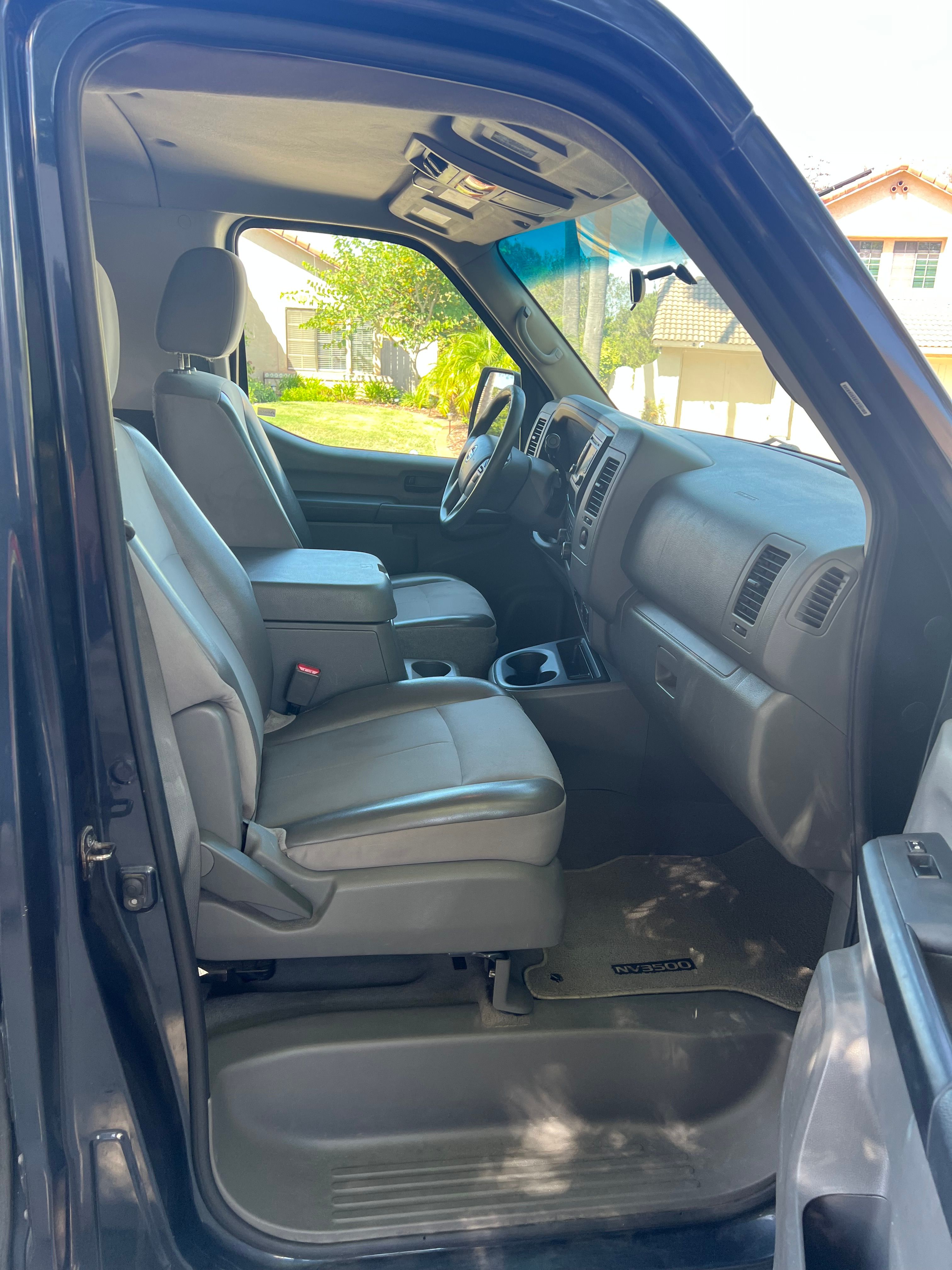 Used 2017 Nissan NV 3500 SV w/ SV Technology Package RWD image 11