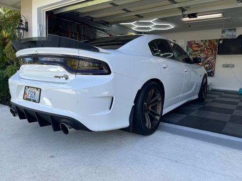 Used 2016 Dodge Charger SRT Hellcat w/ Harman/Kardon Audio Group image 8