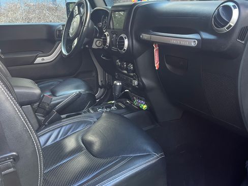 Used 2018 Jeep Wrangler Unlimited Sahara image 6