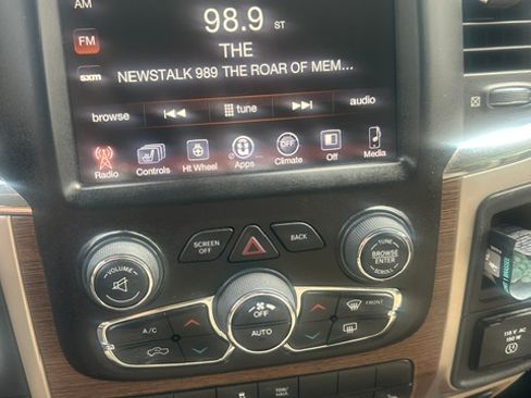 Used 2017 RAM 1500 Laramie RWD image 14