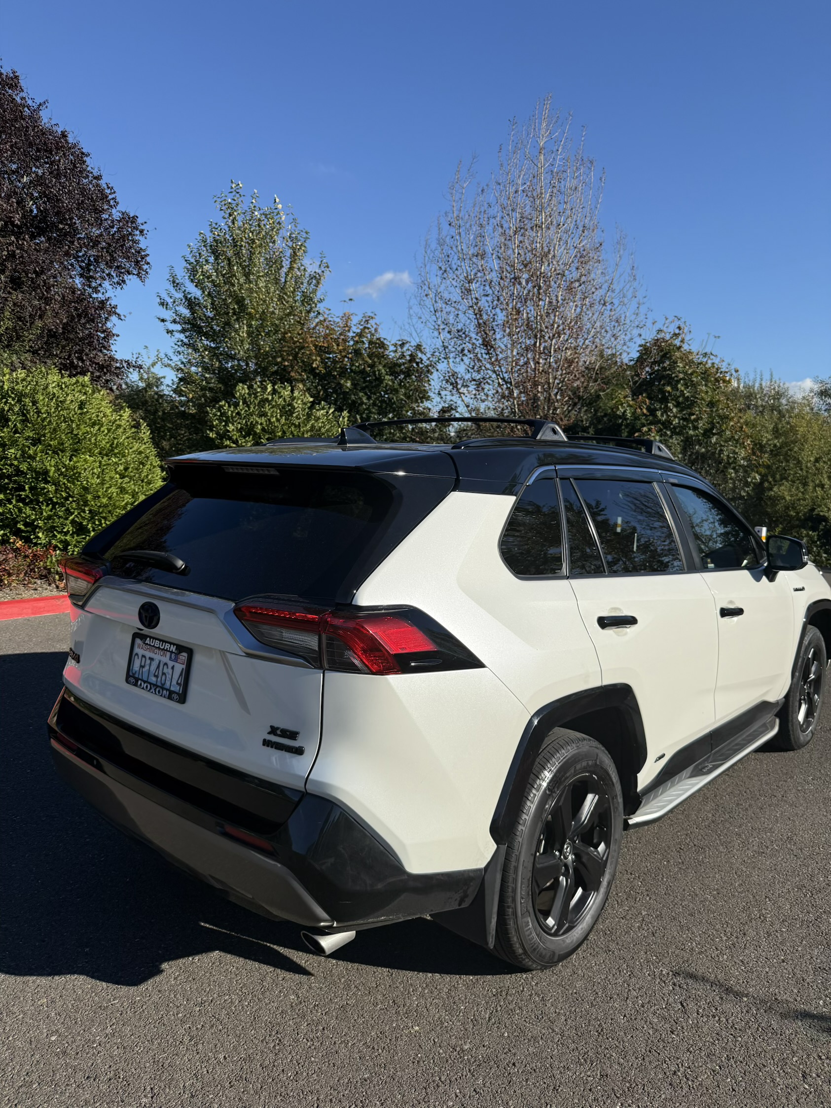 Used 2020 Toyota RAV4 XSE AWD/4WD image 2