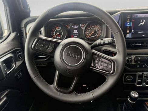 Used 2025 Jeep Wrangler Unlimited Sport AWD/4WD image 11