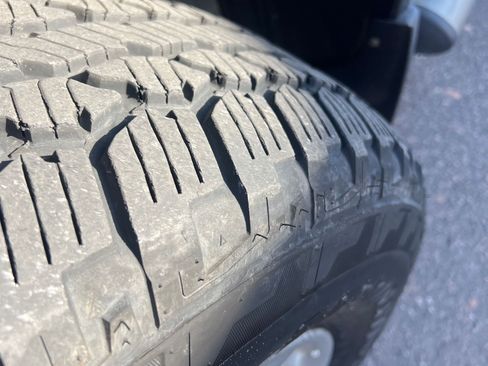 Used 2013 Nissan Titan SV w/ Tow Pkg image 4