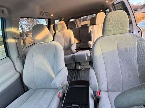 Used 2011 Toyota Sienna LE image 15