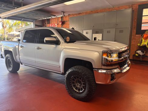 Used 2018 Chevrolet Silverado 1500 LT w/ All Star Edition image 5