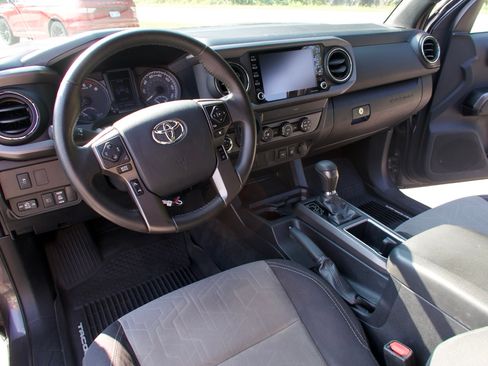 Used 2020 Toyota Tacoma TRD Off-Road AWD/4WD image 20