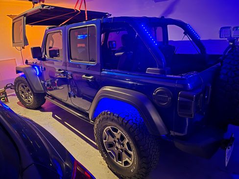 Used 2018 Jeep Wrangler Unlimited Sport image 13