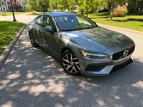 Used 2019 Volvo S60 T5 Momentum w/ Multimedia Package FWD image 6