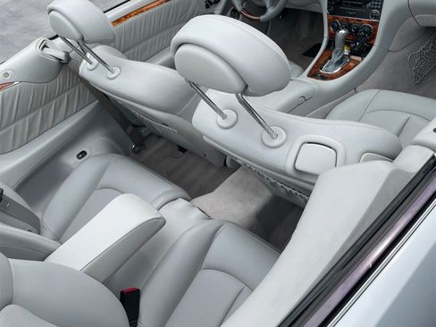 Used 2005 Mercedes-Benz CLK 320 Cabriolet image 11