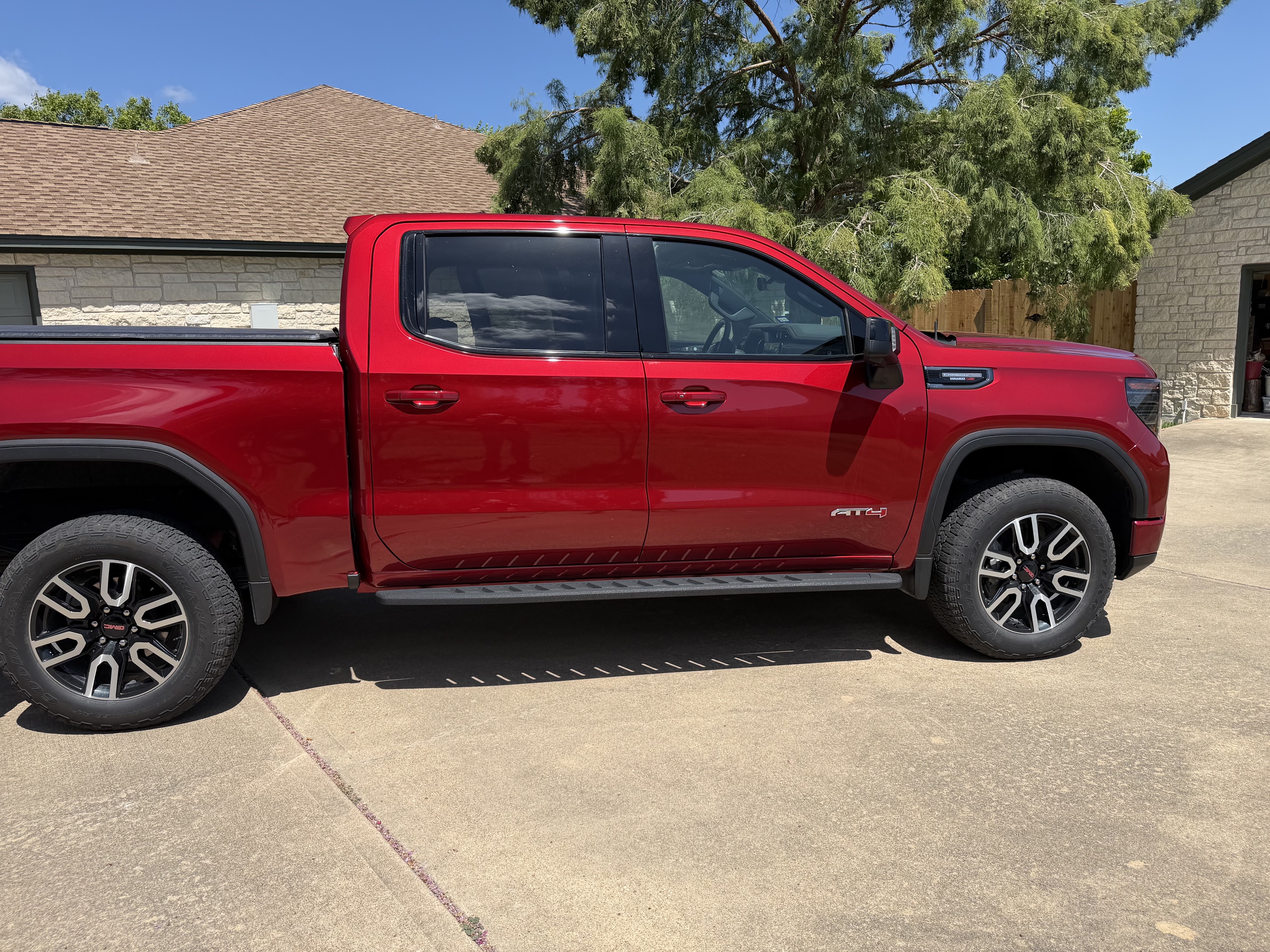 Used 2025 GMC Sierra 1500 AT4 w/ AT4 Premium Package AWD/4WD image 6