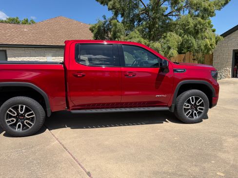 Used 2025 GMC Sierra 1500 AT4 w/ AT4 Premium Package AWD/4WD image 5