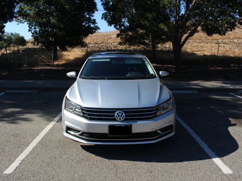 Used 2019 Volkswagen Passat 2.0T Wolfsburg FWD image 4
