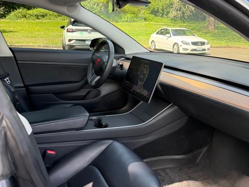Used 2020 Tesla Model 3 Standard Range Plus RWD image 11