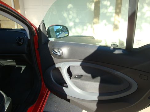 Used 2017 smart fortwo passion image 11