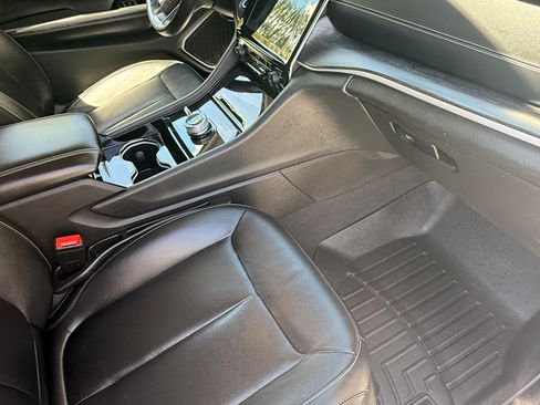 Used 2021 Jeep Grand Cherokee L Limited AWD/4WD image 14