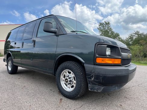 Used 2017 Chevrolet Express 2500 LS RWD image 5