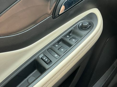 Used 2017 Buick Encore Essence AWD/4WD image 19