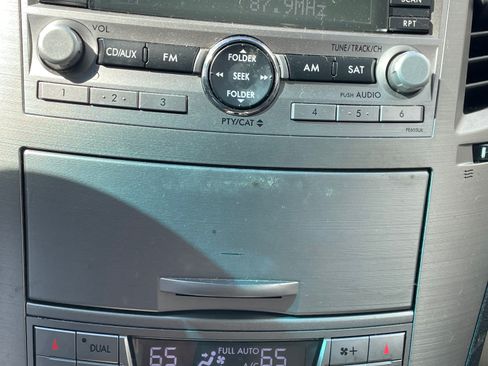 Used 2011 Subaru Outback 2.5i Limited w/ PWR Moonroof Pkg image 9