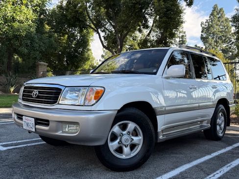 Used 2000 Toyota Land Cruiser Sport Utility 4D image 4
