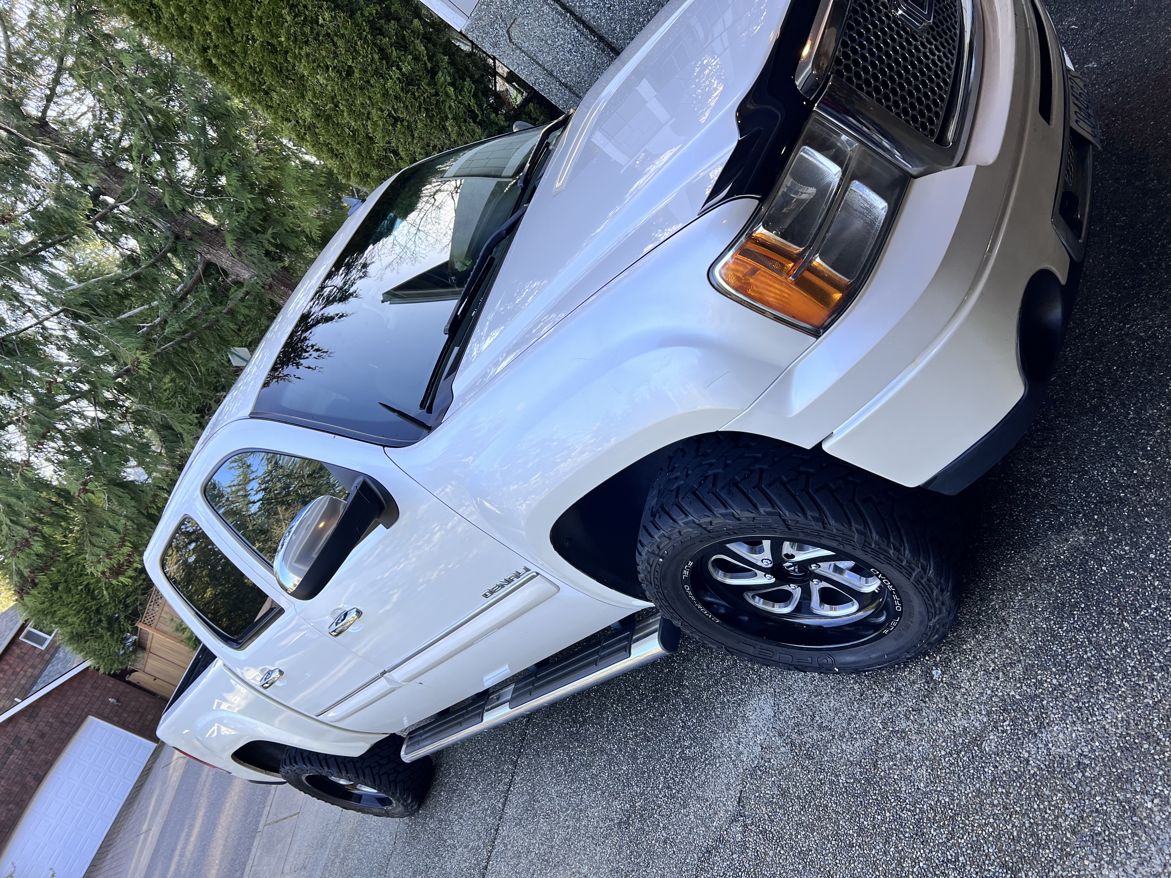 Used 2012 GMC Sierra 1500 Denali AWD/4WD image 2
