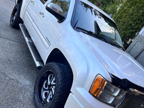 Used 2012 GMC Sierra 1500 Denali AWD/4WD image 2