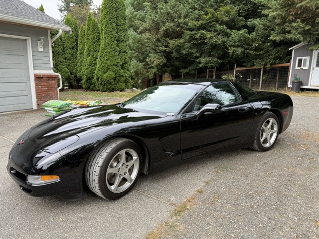 Used 2004 Chevrolet Corvette Coupe w/ Preferred Equipment Group RWD image 1