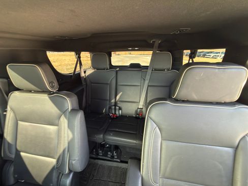 Used 2021 Chevrolet Suburban Premier image 19