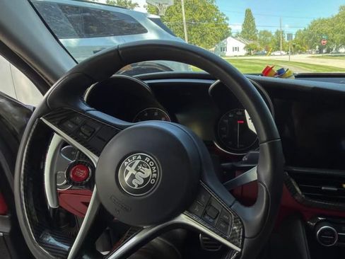 Used 2018 Alfa Romeo Giulia Ti Sport w/ Quick Order Package 22S Sport AWD/4WD image 9