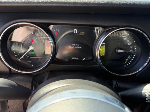 Used 2023 Jeep Wrangler Unlimited Sahara w/ Cold Weather Group AWD/4WD image 19